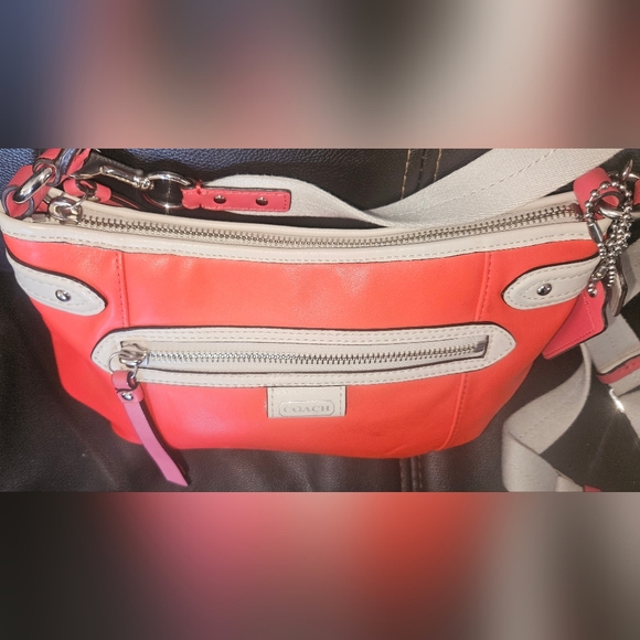 Coach Daisy Spectator Vermillion_ Sand Leather Mini Hobo Bag 2 Straps F23951 - Picture 4 of 16